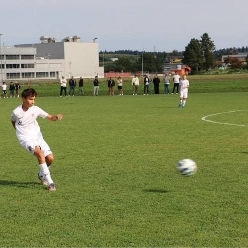 ESLA Jugendfussball Training auf dem Sportplatz RUAG in Luzern